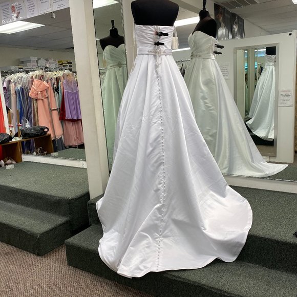 COPY - Ella Rosa BE118 Wedding Gown - Picture 3 of 8